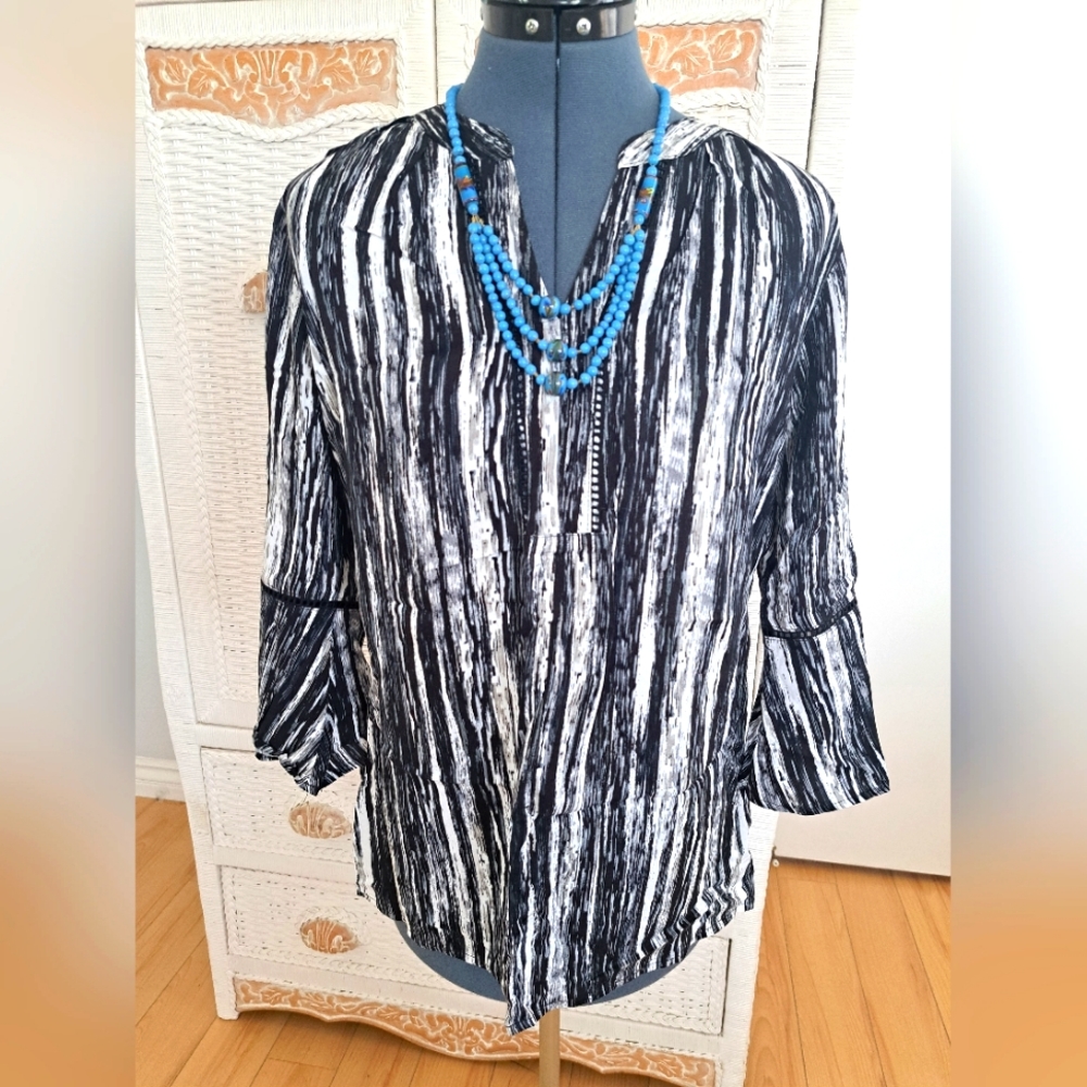 Gloria Vanderbilt Tunic Top Shirt Bell Sleeves Black White Print Size Small NWOT